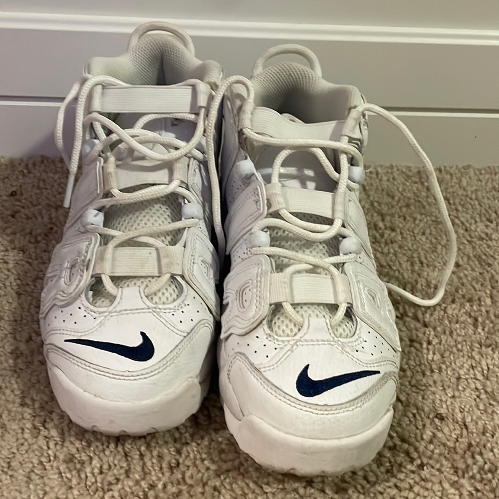 Nike Air Barrage . Women’s 6